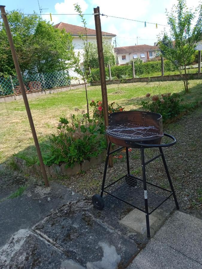 Maison Entiere Avec Parking, Garage Et Jardin Montluçon Eksteriør bilde