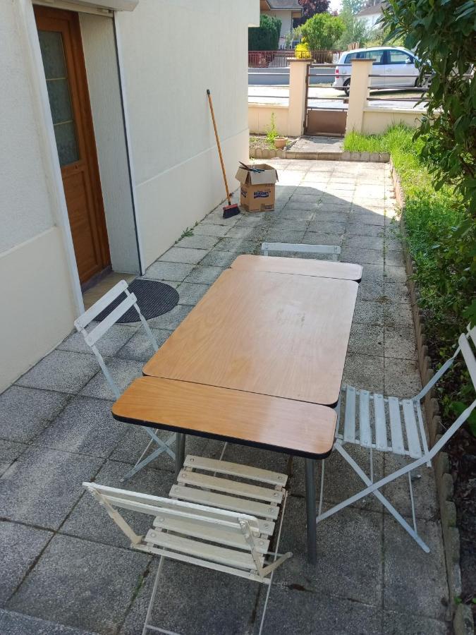Maison Entiere Avec Parking, Garage Et Jardin Montluçon Eksteriør bilde