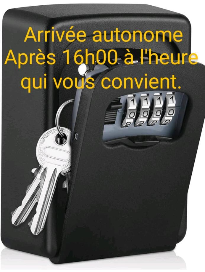 Maison Entiere Avec Parking, Garage Et Jardin Montluçon Eksteriør bilde