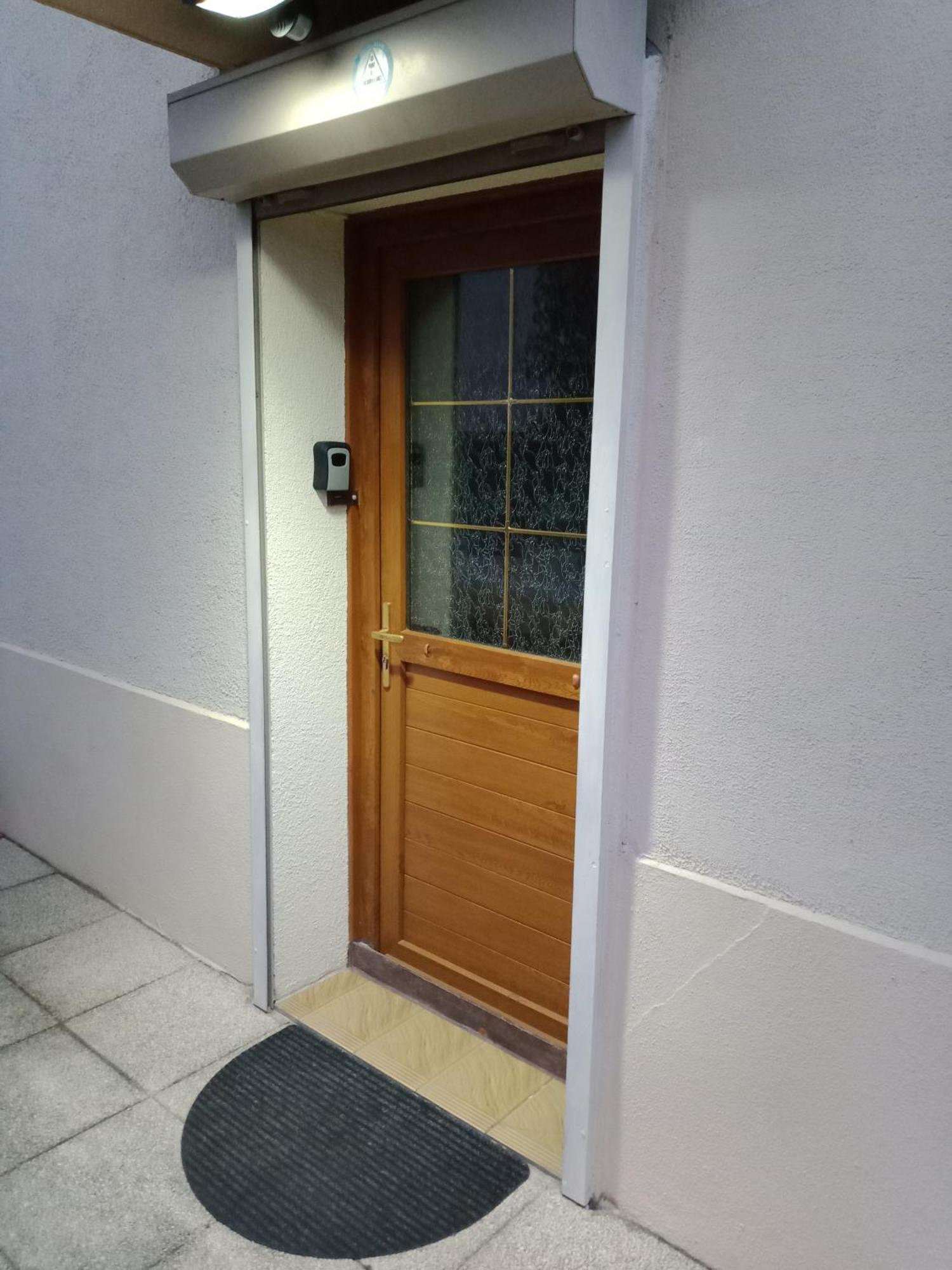 Maison Entiere Avec Parking, Garage Et Jardin Montluçon Rom bilde