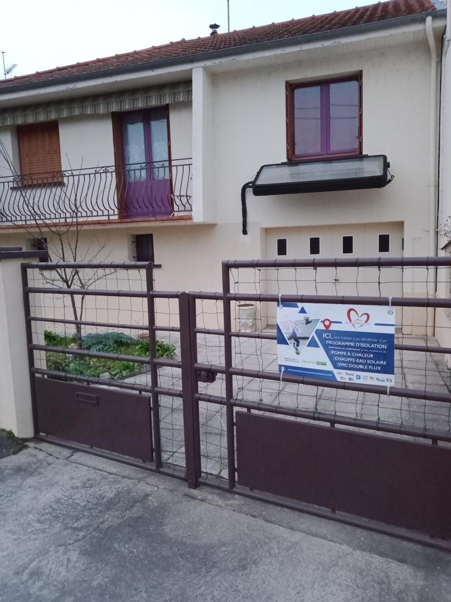 Maison Entiere Avec Parking, Garage Et Jardin Montluçon Rom bilde